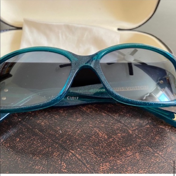 Authentic Louis Vuitton sunglasses (case for pic only ) - Picture 8 of 10